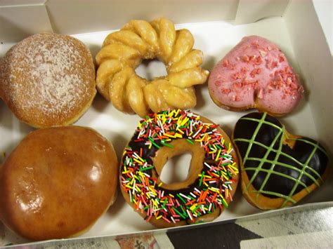 Donuts krispy - Scald milk and set aside to cool to 115˚F. Proof yeast: In a large bowl, whisk together 1 cup flour, 1/4 cup sugar, 1 pocket yeast and 1/4 tsp salt. Add scalded and cooled milk, oil, egg yolks and vanilla and whisk to combine. Cover and rest 10-15 minutes until bubbles form on top.